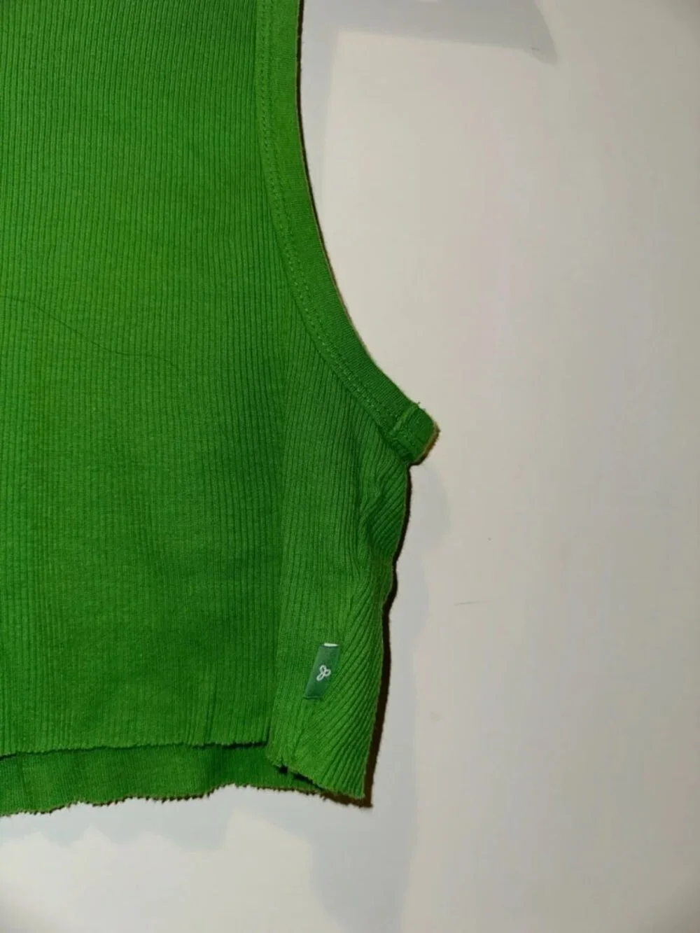 Green Ribbed Cropped Tank Top M - Picture 3 of 3